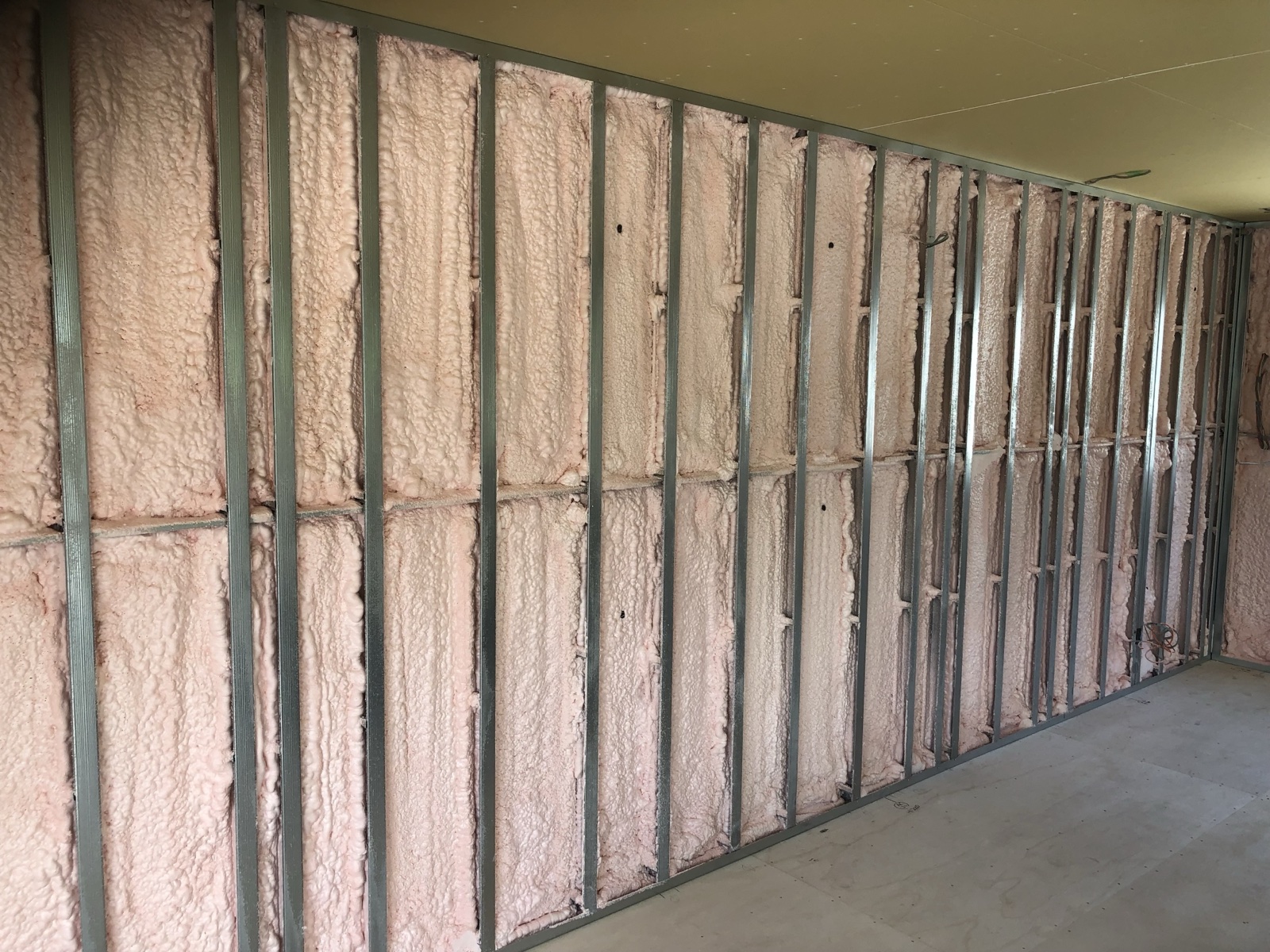 硬質発泡ウレタン吹付工事 カルーセル2