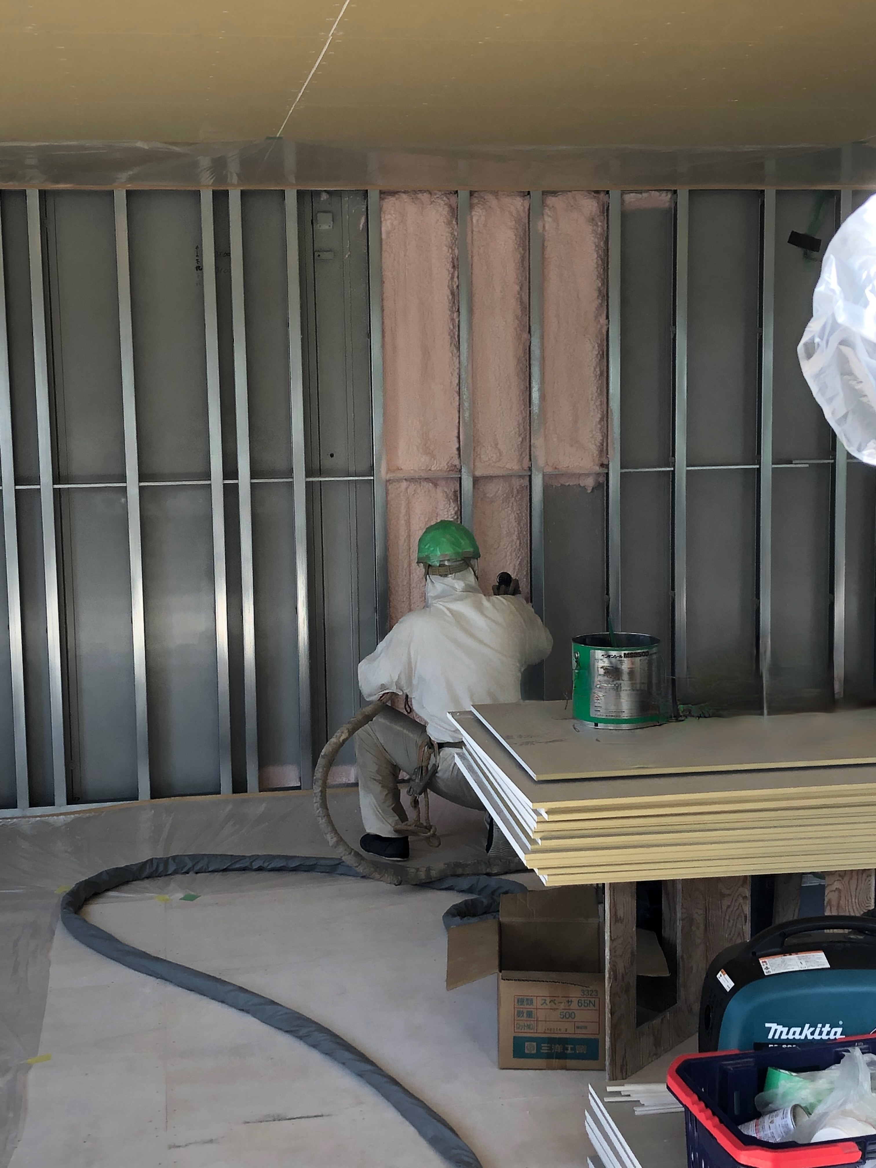 硬質発泡ウレタン吹付工事 カルーセル1